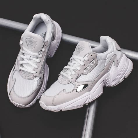 schuhe adidas falcon w b28128|Women’s Adidas Originals ‘Falcon’ Running Trainers (B28128).